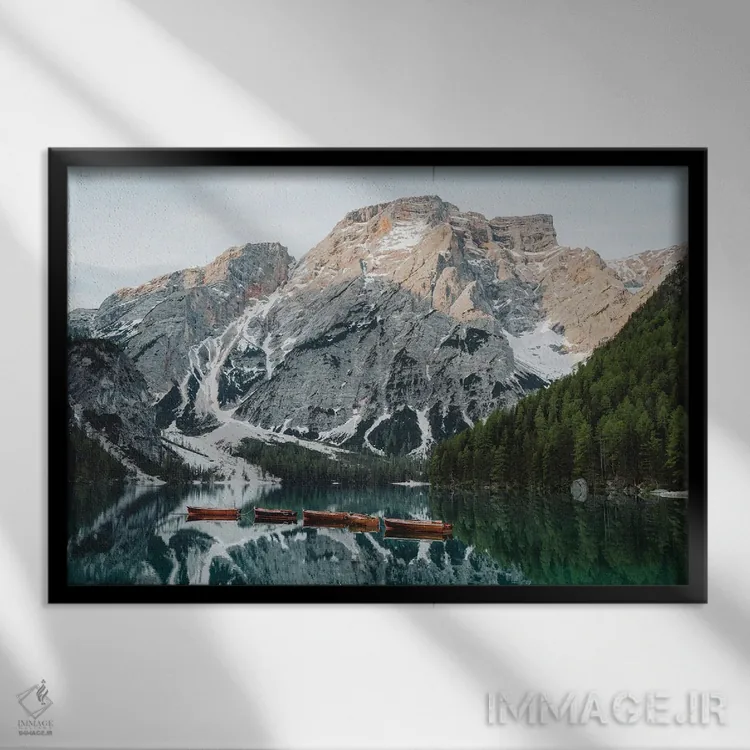 تابلو ۵ قایق در دریاچه ایتالیا اثر فابیان فورتمن - نمای قابدار مشکی