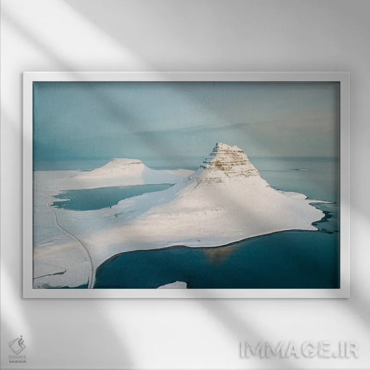 تابلو کیرکیوفل در زمستان (ایسلند) اثر فابیان فورتمن - نمای قابدار سفید