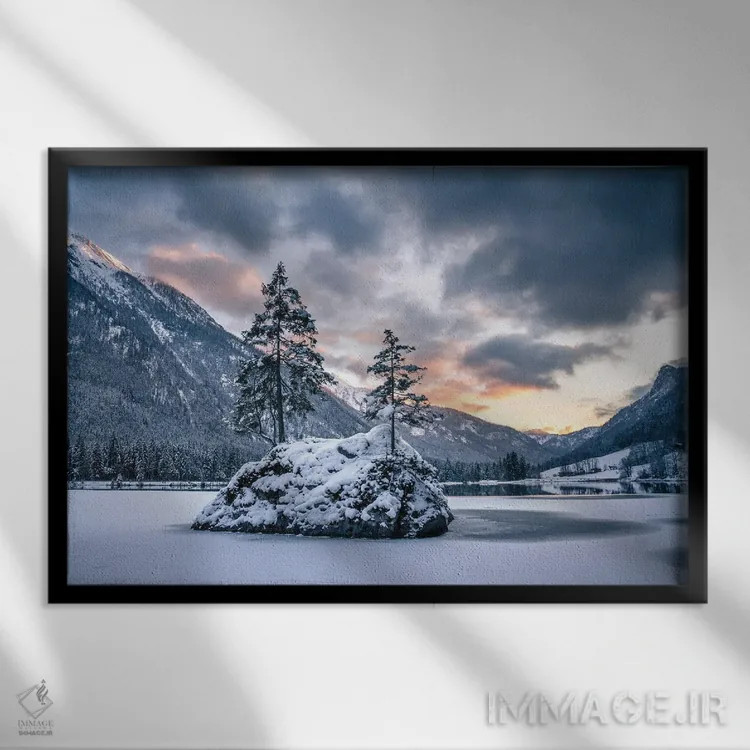 تابلو جزیرهٔ زمستانی اثر فابیان فورتمن - نمای قابدار مشکی