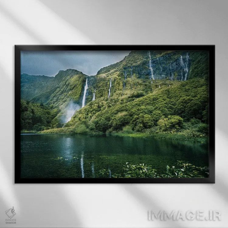 تابلو دیوار آبشار اثر فابیان فورتمن - نمای قابدار مشکی