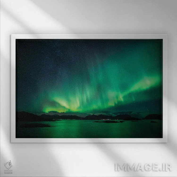 تابلو نمایش شبانه اثر فابیان فورتمن - نمای قابدار سفید