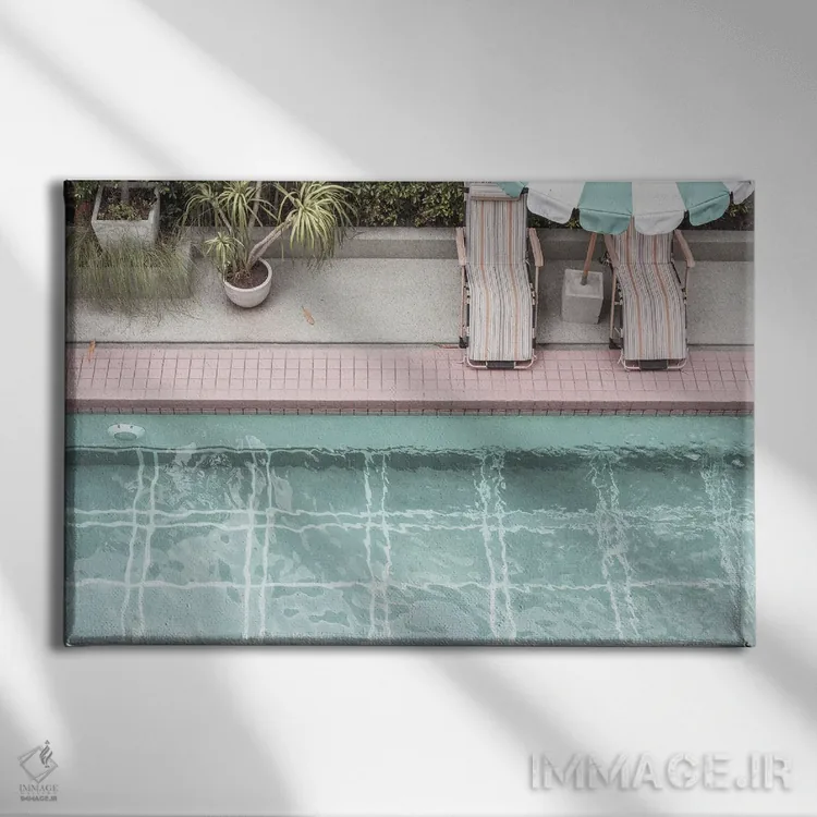 تابلو کنار استخر اثر فلاور لاو چایلد (برند هنری) - نمای روبهرو روی دیوار