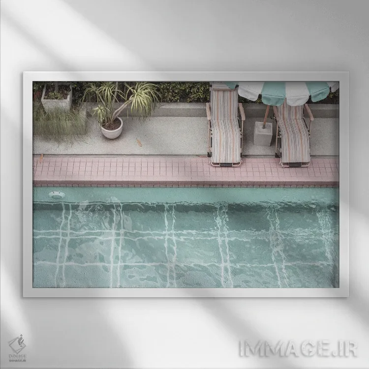 تابلو کنار استخر اثر فلاور لاو چایلد (برند هنری) - نمای قابدار سفید
