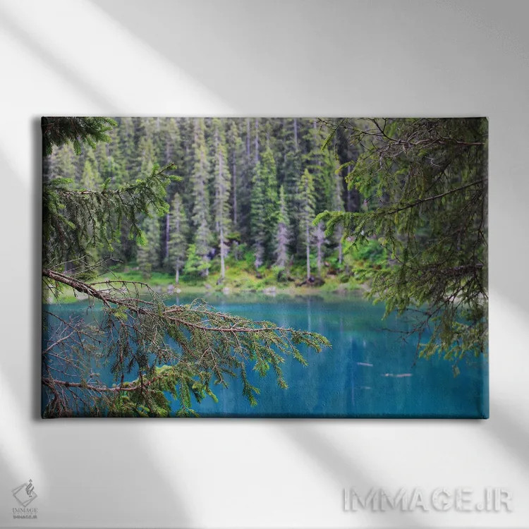 تابلو تمرکز ناخواسته، دریاچه کارزا، ایتالیا اثر فلوریان اولبرشتس - نمای روبهرو روی دیوار