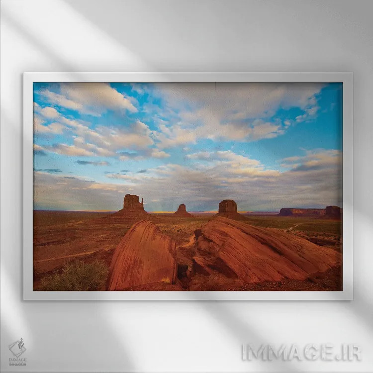 تابلو "آمریکا، مرز آریزونا-یوتا. دره یادبود، دستکشها و بوت مریک" اثر برنارد فریل - نمای قابدار سفید