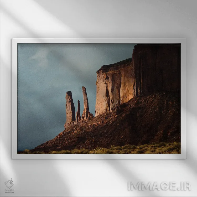 تابلو "آمریکا، آریزونا-یوتا، گولباورگ، پارک قبیلهای ناواهو، دره یادبود، سه خواهر و میز میچل" اثر برنارد فریل - نمای قابدار سفید