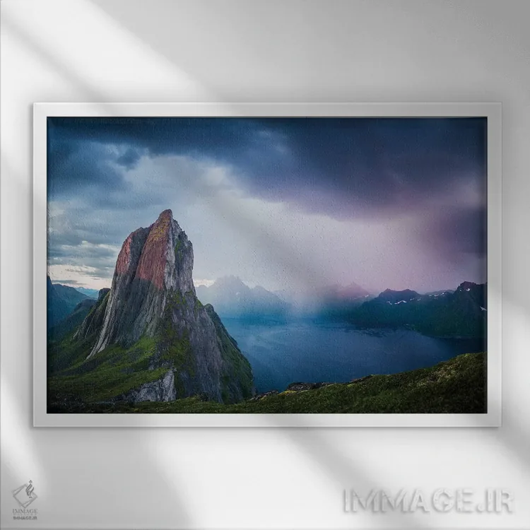 تابلو خورشید نیمهشب و باران اثر استفن فوسبک - نمای قابدار سفید