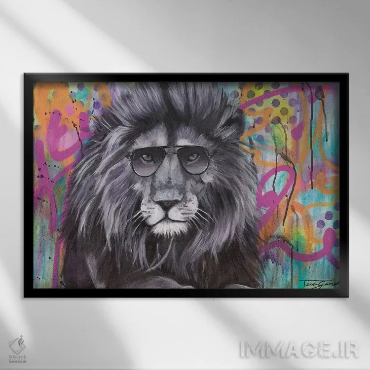 تابلو نمیتوانی نگاه شیرت را پنهان کنی (بازی با کلمات Lion و Lying Eyes) اثر تارا گامل - نمای قابدار مشکی