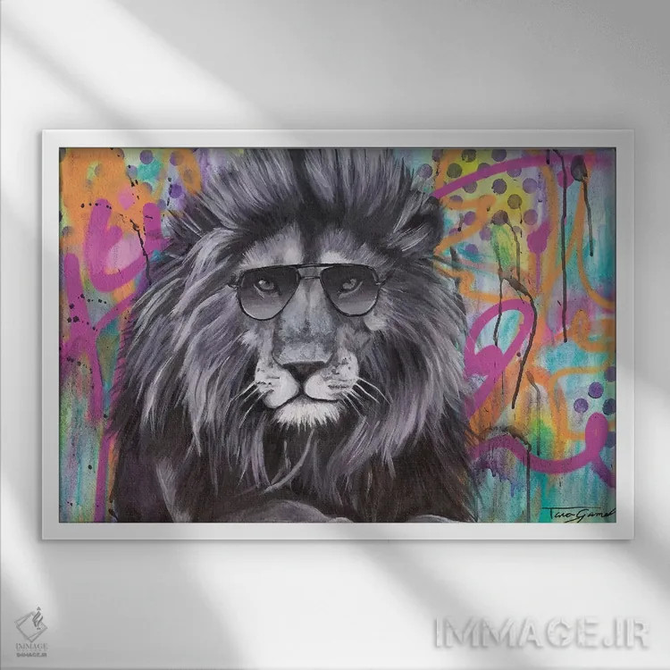 تابلو نمیتوانی نگاه شیرت را پنهان کنی (بازی با کلمات Lion و Lying Eyes) اثر تارا گامل - نمای قابدار سفید