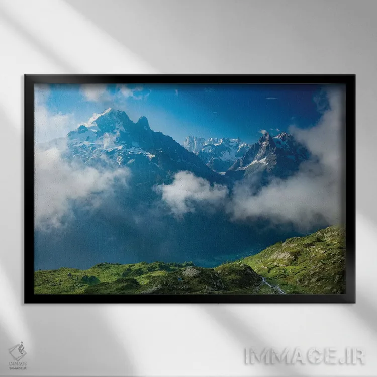 تابلو اویی ورته بالاتر از ابرهای دره شامونیکس، آلپ فرانسه (قله کوه) اثر گارث مککورمک - نمای قابدار مشکی