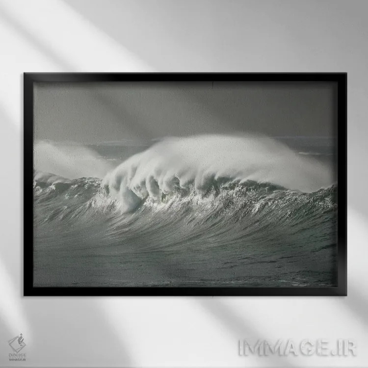 تابلو موج طوفانی اقیانوس اطلس در نزدیکی بلیکسل، شهرستان مایو، ایرلند اثر گارث مککورمک - نمای قابدار مشکی