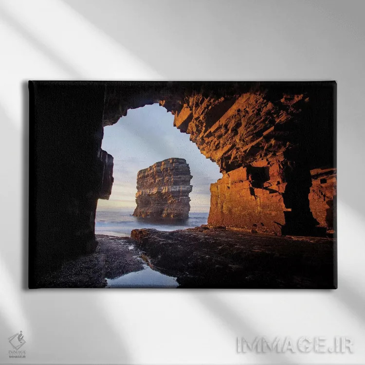 تابلو منظر دان بریسته از غار دریایی دونپاتریک اول، شهرستان مایو، ایرلند اثر گارث مککورمک - نمای روبهرو روی دیوار