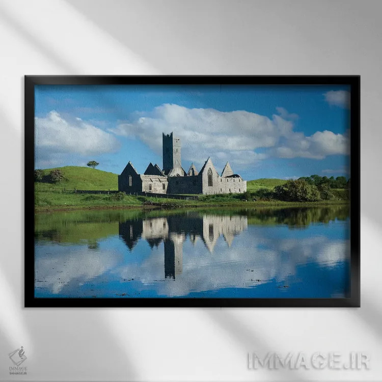 تابلو بازتاب صومعه روسرک در رودخانه موی اول، شهرستان مایو، ایرلند اثر گارث مککورمک - نمای قابدار مشکی