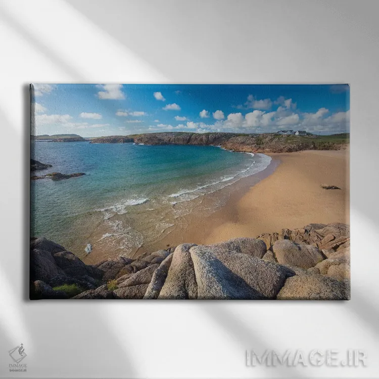 تابلو خلیج شنی کوچک در خلیج تریدرگ دوم، جزیره کرویت، روسز، شهرستان دونگال، ایرلند اثر گارث مککورمک - نمای روبهرو روی دیوار