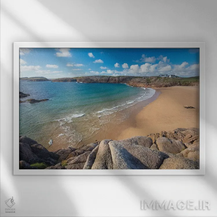 تابلو خلیج شنی کوچک در خلیج تریدرگ دوم، جزیره کرویت، روسز، شهرستان دونگال، ایرلند اثر گارث مککورمک - نمای قابدار سفید