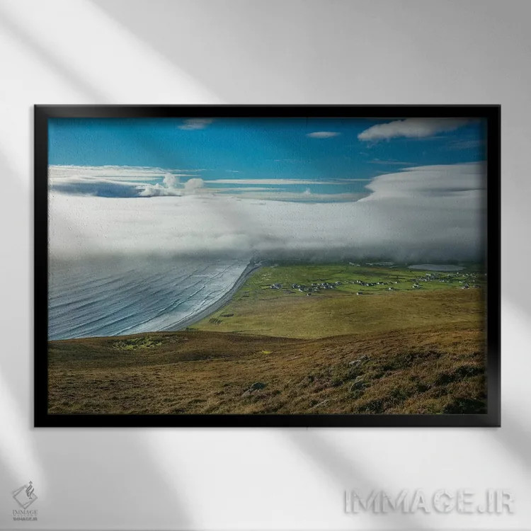 تابلو مه دریایی بر دوکینلی و کیل، جزیره آکیل، شهرستان مایو، ایرلند اثر گارث مککورمک - نمای قابدار مشکی