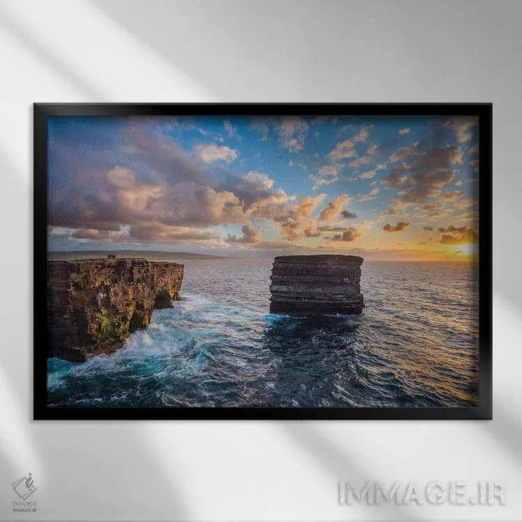 تابلو غروب در دان بریسته، دماغه دونپاتریک، شهرستان مایو، ایرلند اثر گارث مککورمک - نمای قابدار مشکی