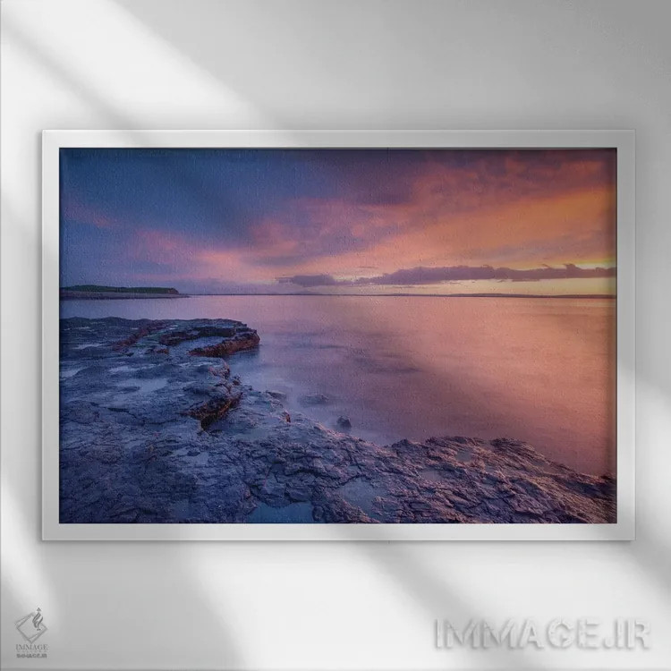 تابلو غروب بالای خلیج کیلالا، شهرستان اسلایگو، ایرلند اثر گارث مککورمک - نمای قابدار سفید