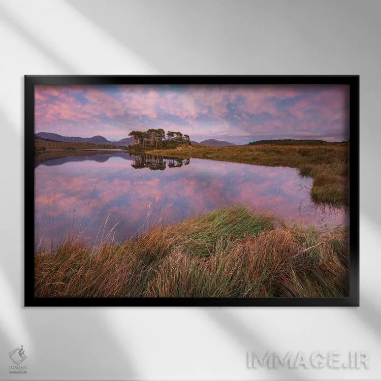 تابلو انعکاس غروب در دریاچه دریکلر دوم، کونمارا، شهرستان گالوی، ایرلند اثر گارث مککورمک - نمای قابدار مشکی