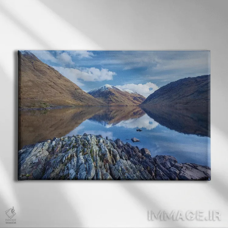 تابلو بازتابهای زمستانی، دولو، شهرستان مایو، ایرلند اثر گارث مککورمک - نمای روبهرو روی دیوار