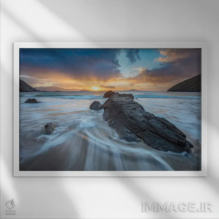 تابلو طلوع زمستانی اول، خلیج کیم، جزیره آکیل، شهرستان مایو، ایرلند اثر گارث مککورمک - نمای قابدار سفید