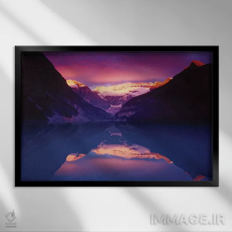 تابلو سپیدهدم دریاچه لوییز اثر گارث مککورمک - نمای قابدار مشکی
