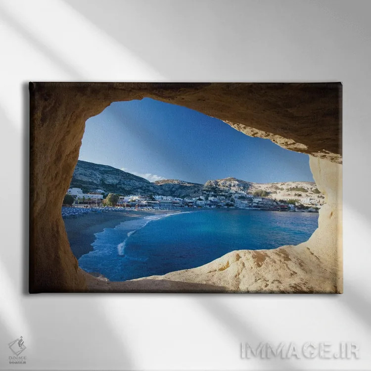 تابلو دهکده ماتالا از داخل غارها (کرت یونان) اثر گارث مککورمک - نمای روبهرو روی دیوار