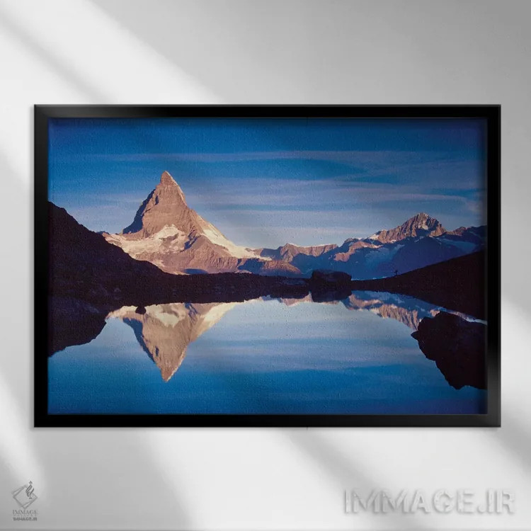 تابلو بازتاب سپیدهدم ماترهورن، دریاچه ریفل، کانتون وله، سوئیس اثر گارث مککورمک - نمای قابدار مشکی