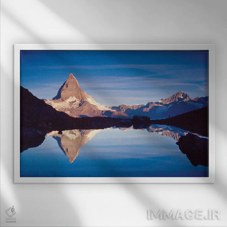 تابلو بازتاب سپیدهدم ماترهورن، دریاچه ریفل، کانتون وله، سوئیس اثر گارث مککورمک - نمای قابدار سفید