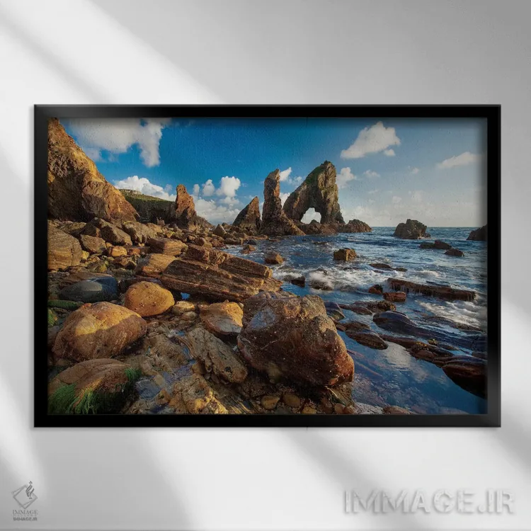 تابلو منظره ساحلی عصرگاهی اول، کروهی هد، شهرستان دونگال، استان اولستر، جمهوری ایرلند اثر گارث مککورمک - نمای قابدار مشکی