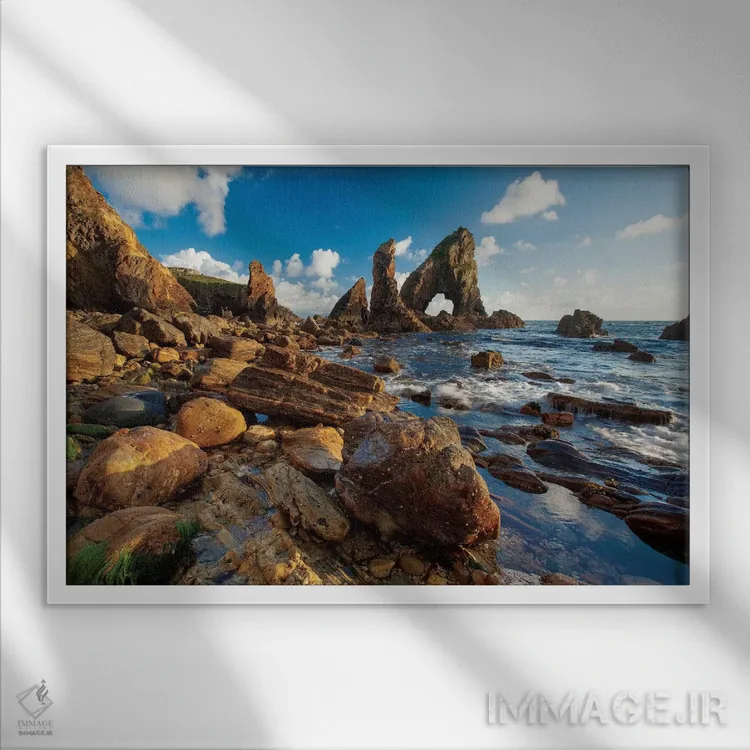 تابلو منظره ساحلی عصرگاهی اول، کروهی هد، شهرستان دونگال، استان اولستر، جمهوری ایرلند اثر گارث مککورمک - نمای قابدار سفید