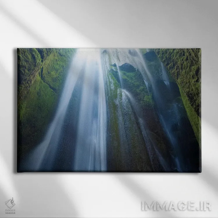 تابلو آبشار گلیوفرافوس، سلیالند، سودورلند، ایسلند اثر گارث مککورمک - نمای روبهرو روی دیوار