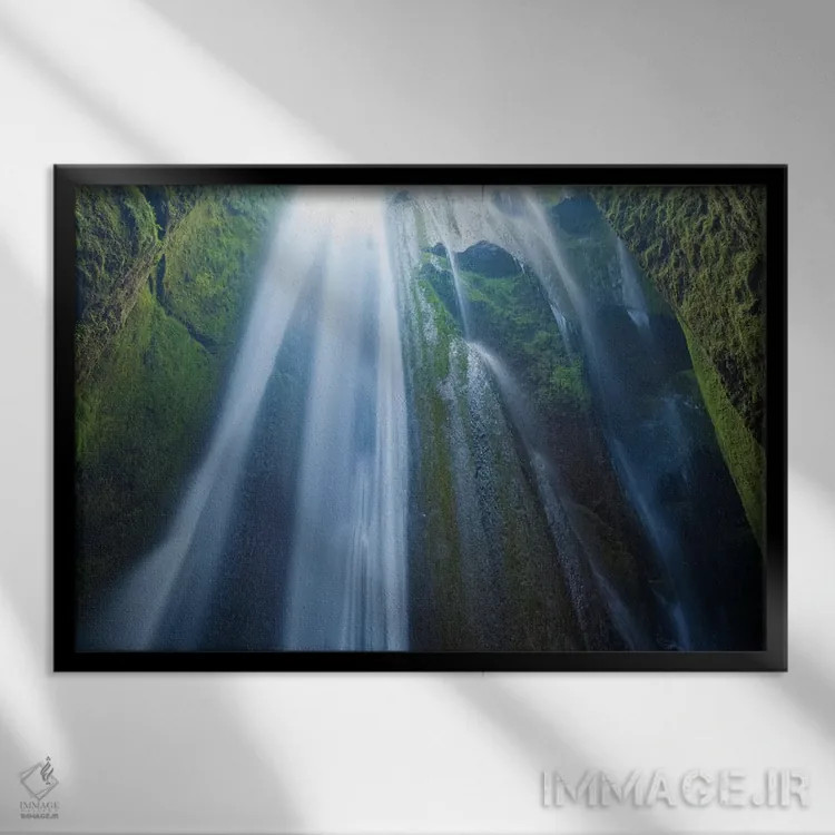تابلو آبشار گلیوفرافوس، سلیالند، سودورلند، ایسلند اثر گارث مککورمک - نمای قابدار مشکی