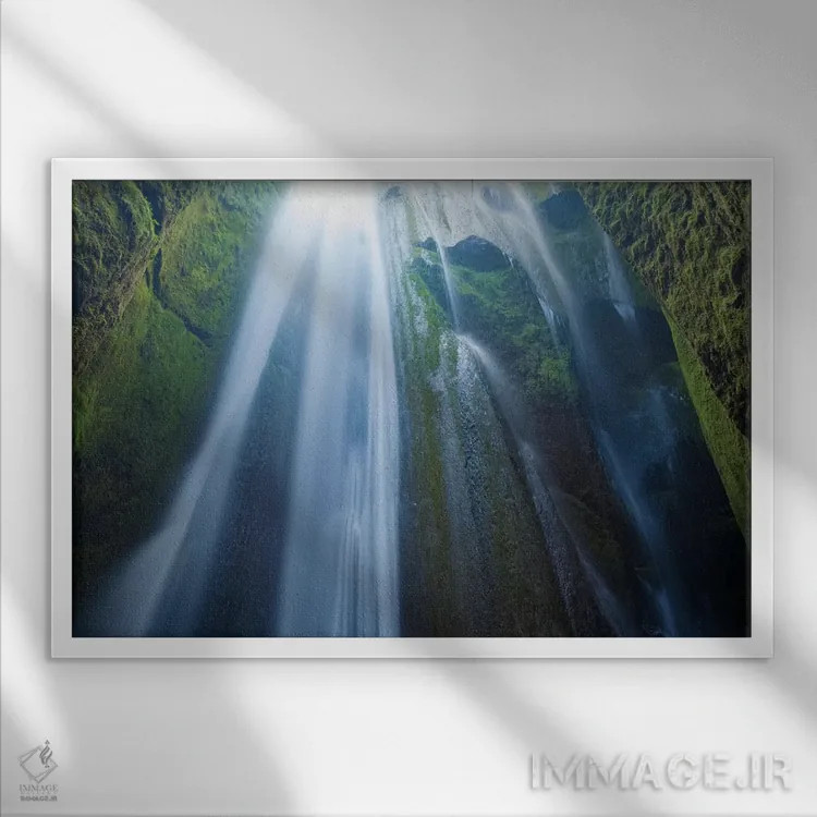 تابلو آبشار گلیوفرافوس، سلیالند، سودورلند، ایسلند اثر گارث مککورمک - نمای قابدار سفید