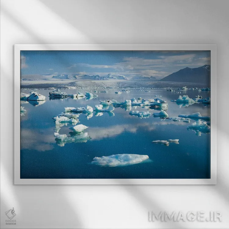 تابلو کوه یخی دوم، دریاچه یخچالی جوکولسارلون، پارک ملی واتنایوکول، سودورلند، ایسلند اثر گارث مککورمک - نمای قابدار سفید
