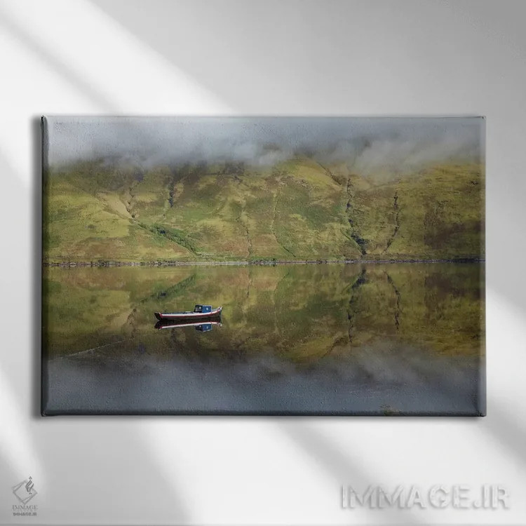 تابلو انعکاس مهآلود در بندر کیلاری، کونمارا، شهرستان مایو، استان کوناکت، جمهوری ایرلند اثر گارث مککورمک - نمای روبهرو روی دیوار