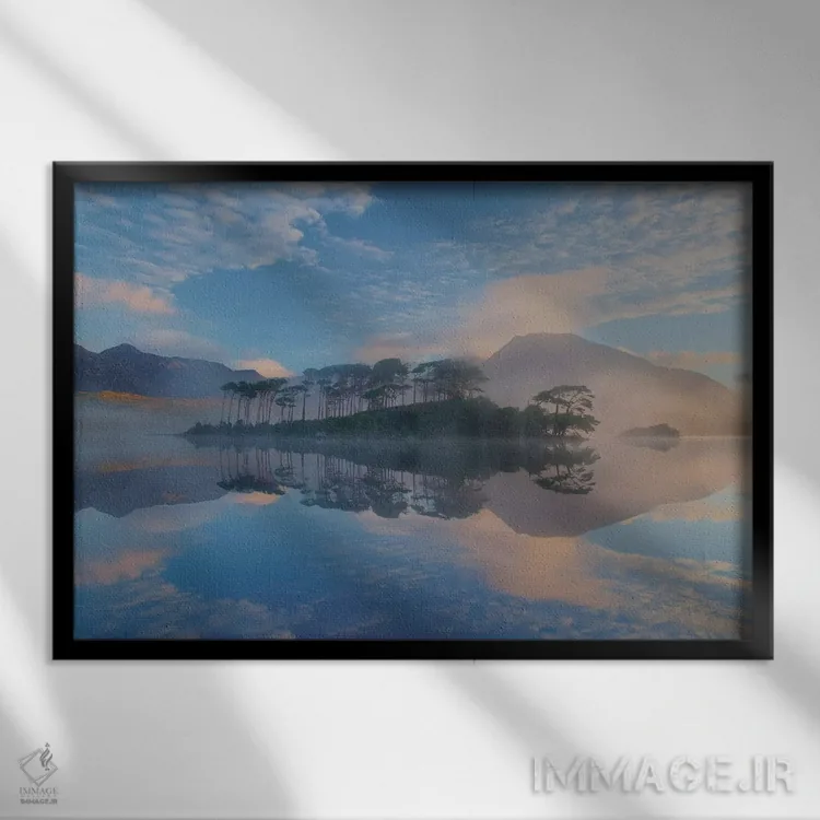 تابلو انعکاس صبحگاهی مهآلود از کوههای توئلو بنز اول، دریاچه دریکلر، کونمارا، شهرستان گالوی، استان کوناکت، جمهوری ایرلند اثر گارث مککورمک - نمای قابدار مشکی