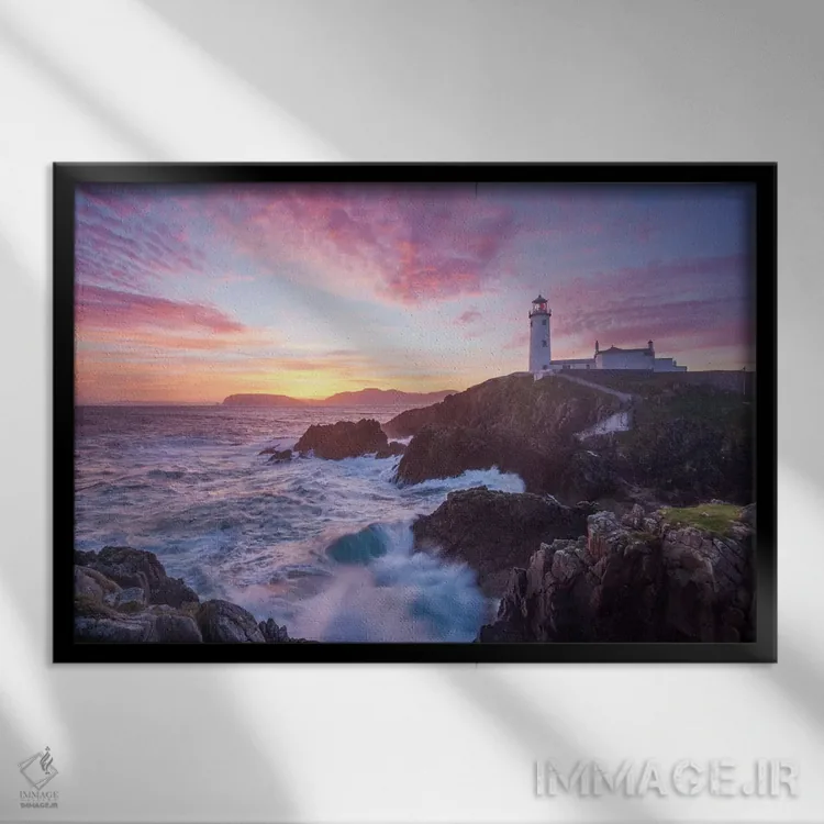 تابلو طلوع آفتاب، فانوس دریایی فاناد، شهرستان دونگال، استان اولستر، جمهوری ایرلند اثر گارث مککورمک - نمای قابدار مشکی