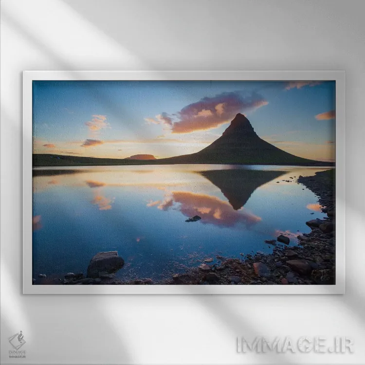 تابلو انعکاس غروب، کیرکیوفل، گروندارفیوردور، شبهجزیره اسنافلسنس، وستورلند، ایسلند اثر گارث مککورمک - نمای قابدار سفید