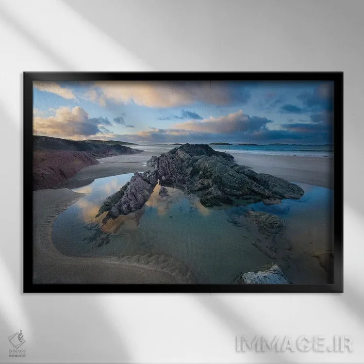 تابلو برونزدگیهای سنگی، ساحل گلاسلاون، کونمارا، شهرستان گالوی، استان کوناکت، جمهوری ایرلند اثر گارث مککورمک - نمای قابدار مشکی