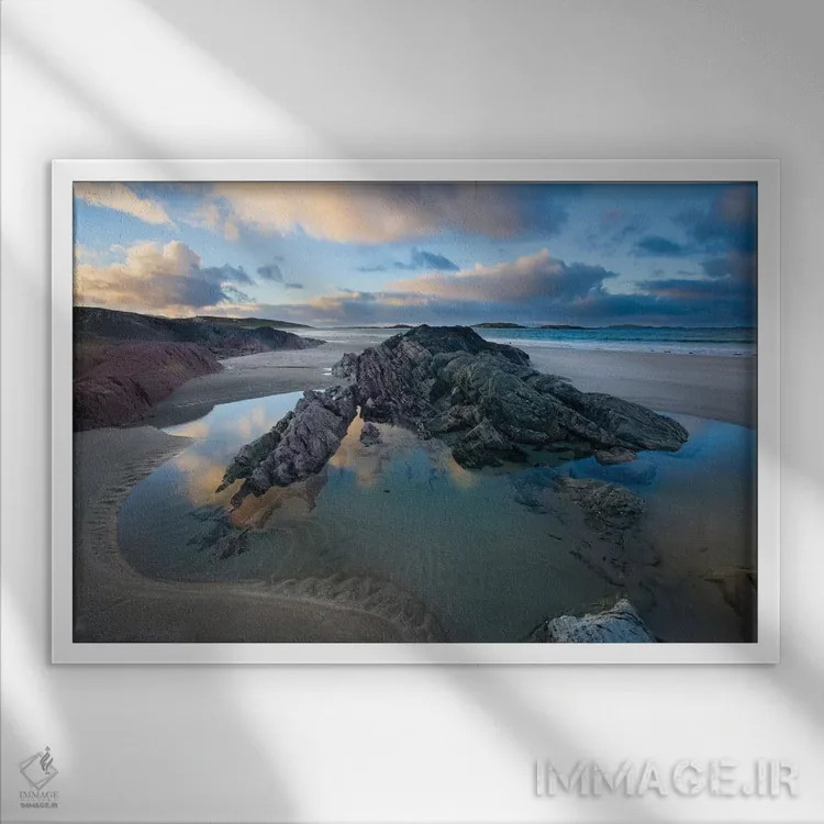 تابلو برونزدگیهای سنگی، ساحل گلاسلاون، کونمارا، شهرستان گالوی، استان کوناکت، جمهوری ایرلند اثر گارث مککورمک - نمای قابدار سفید