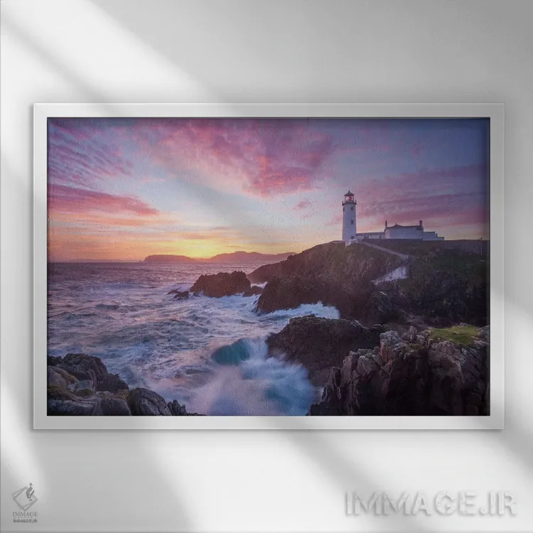 تابلو طلوع آفتاب، فانوس دریایی فاناد، شهرستان دونگال، استان اولستر، جمهوری ایرلند اثر گارث مککورمک - نمای قابدار سفید