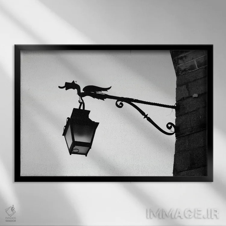 تابلو شهر اژدها اثر گیلیارد برسسان - نمای قابدار مشکی