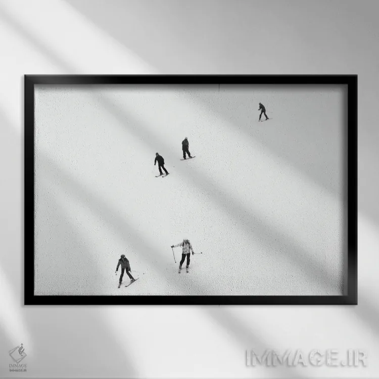 تابلو مینیمالیسم اسکی اثر گیلیارد برسسان - نمای قابدار مشکی