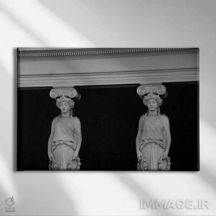 تابلو مجسمههای دوقلو اثر گیلیارد برسسان - نمای روبهرو روی دیوار