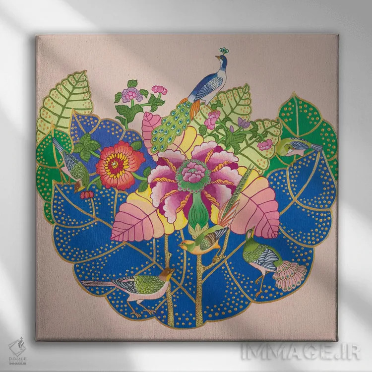 تابلو طرح چینی برگ توتون با پرندگان استوایی و طاووس اثر گرین ارکید بوتیک (بوتیک هنری) - نمای روبهرو روی دیوار