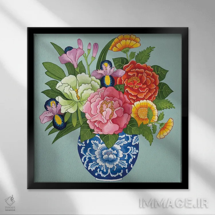 تابلو گلهای چینی: صدتومانی، رز، داوودی در کوزه زنجبیلی آبی و سفید روی زمینه آبی اثر گرین ارکید بوتیک (بوتیک هنری) - نمای قابدار مشکی