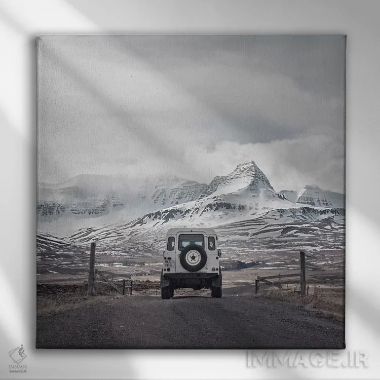 تابلو سفر به دور سیارهایسلند I (مربع) اثر مونیکا استریگل - نمای روبهرو روی دیوار