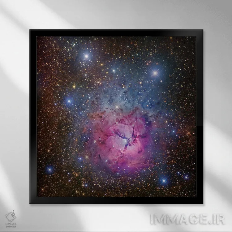 تابلو Trifid Nebula I,M20، سحابی سهتایی I اثر رابرت گندلر - نمای قابدار مشکی