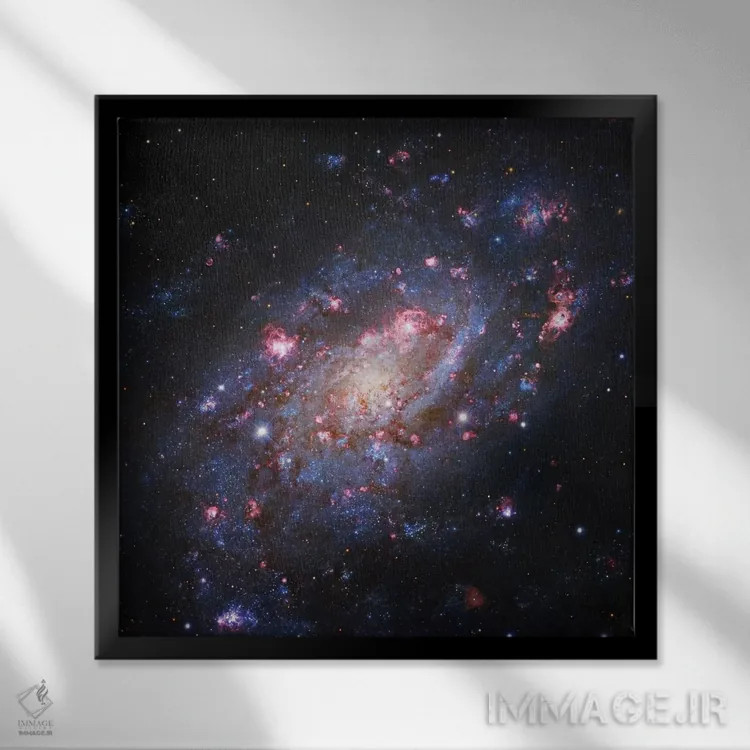 تابلو کهکشان مارپیچی در زرافه (NGC 2403) دوم اثر رابرت گندلر - نمای قابدار مشکی